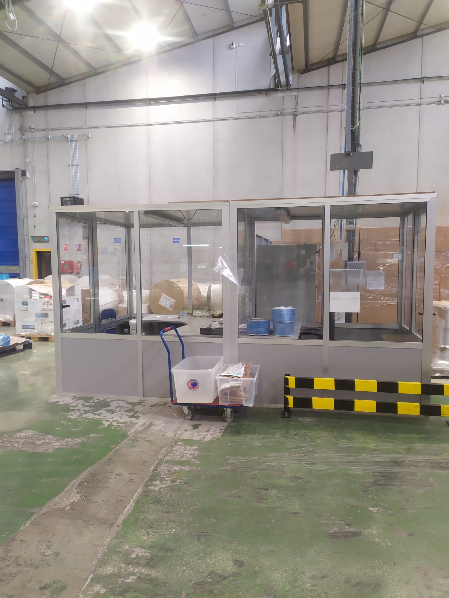 Oficina modular de aluminio y vidrio (2)