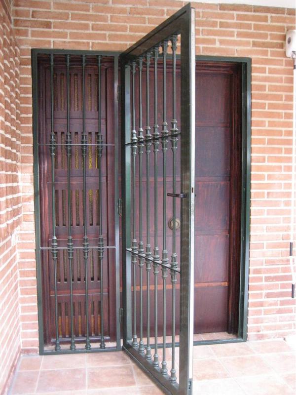 Rejas para puertas en hierro forjado